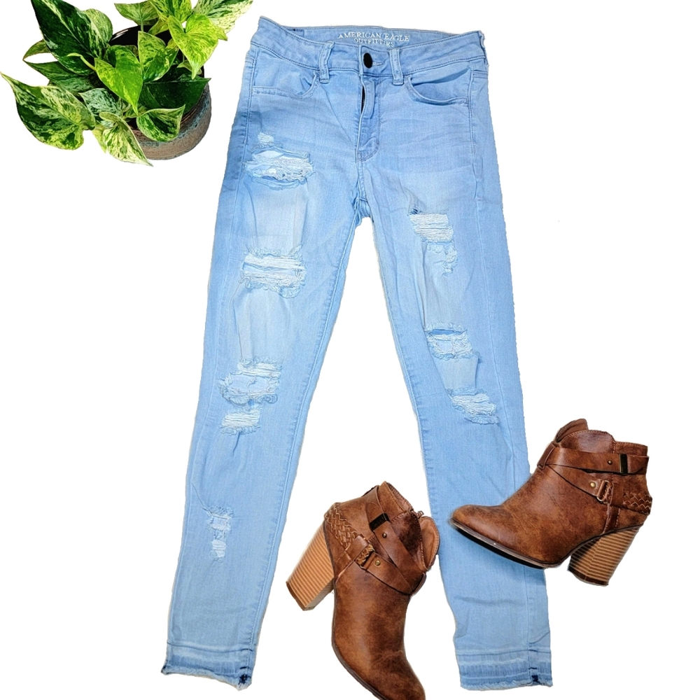 🎉 LAST CHANCE! 🎉 AEO Light Wash Distressed Jegging High Rise Size 4 Short
